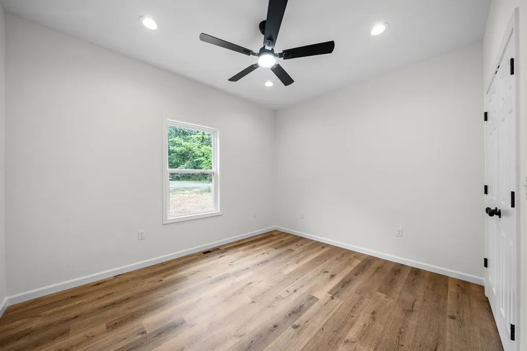 690 Brazzle Road Waverly TN 37185