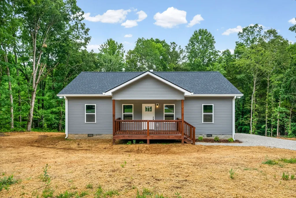 690 Brazzle Road Waverly TN 37185