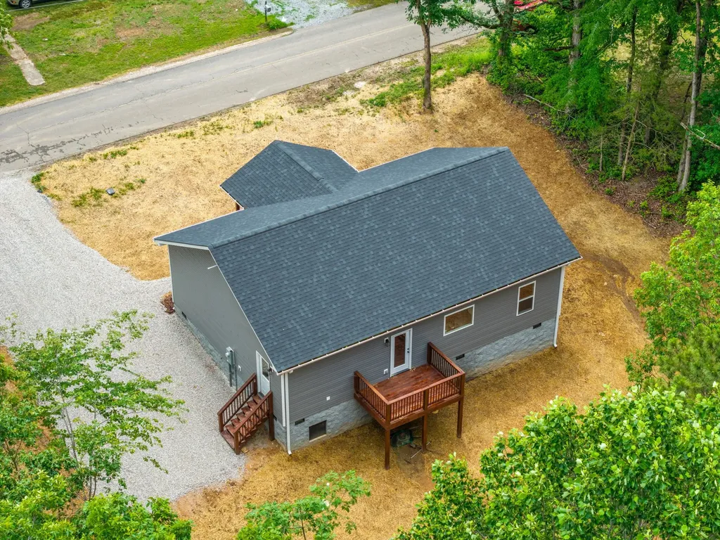 690 Brazzle Road Waverly TN 37185