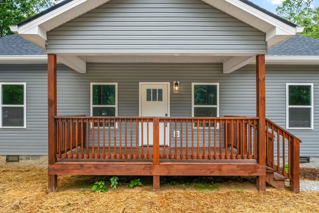 690 Brazzle Road Waverly TN 37185