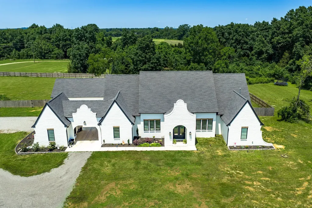 4035 Christiana Hoovers Gap Road Christiana TN 37037
