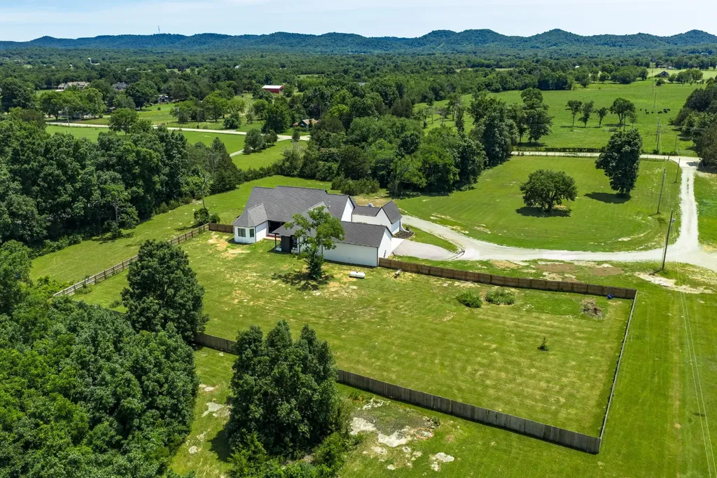 4035 Christiana Hoovers Gap Road Christiana TN 37037