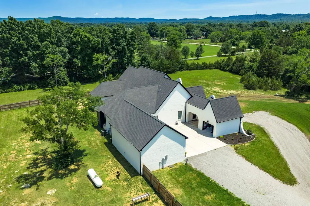 4035 Christiana Hoovers Gap Road Christiana TN 37037