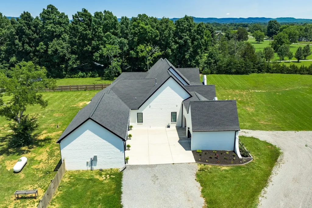 4035 Christiana Hoovers Gap Road Christiana TN 37037