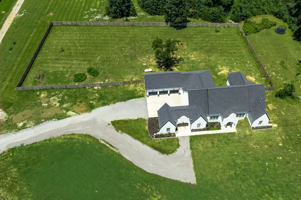 4035 Christiana Hoovers Gap Road Christiana TN 37037