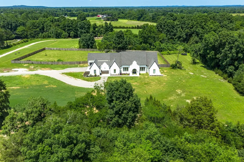 4035 Christiana Hoovers Gap Road Christiana TN 37037