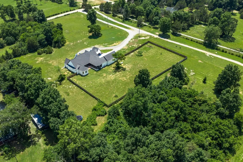 4035 Christiana Hoovers Gap Road Christiana TN 37037