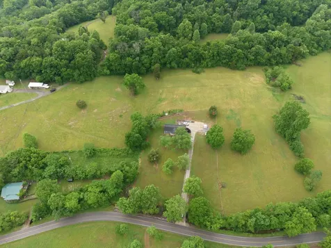615 Rogues Fork Road Bethpage TN 37022