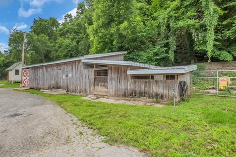 593 Rogues Fork Road Bethpage TN 37022