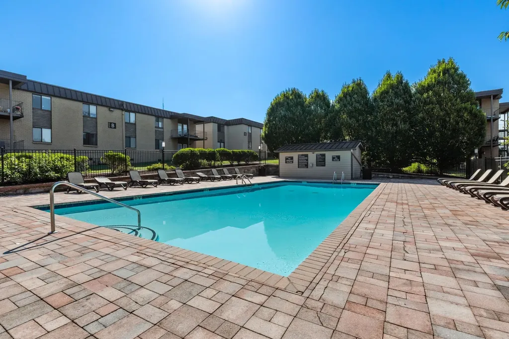 6680 Charlotte Pike Nashville TN 37209