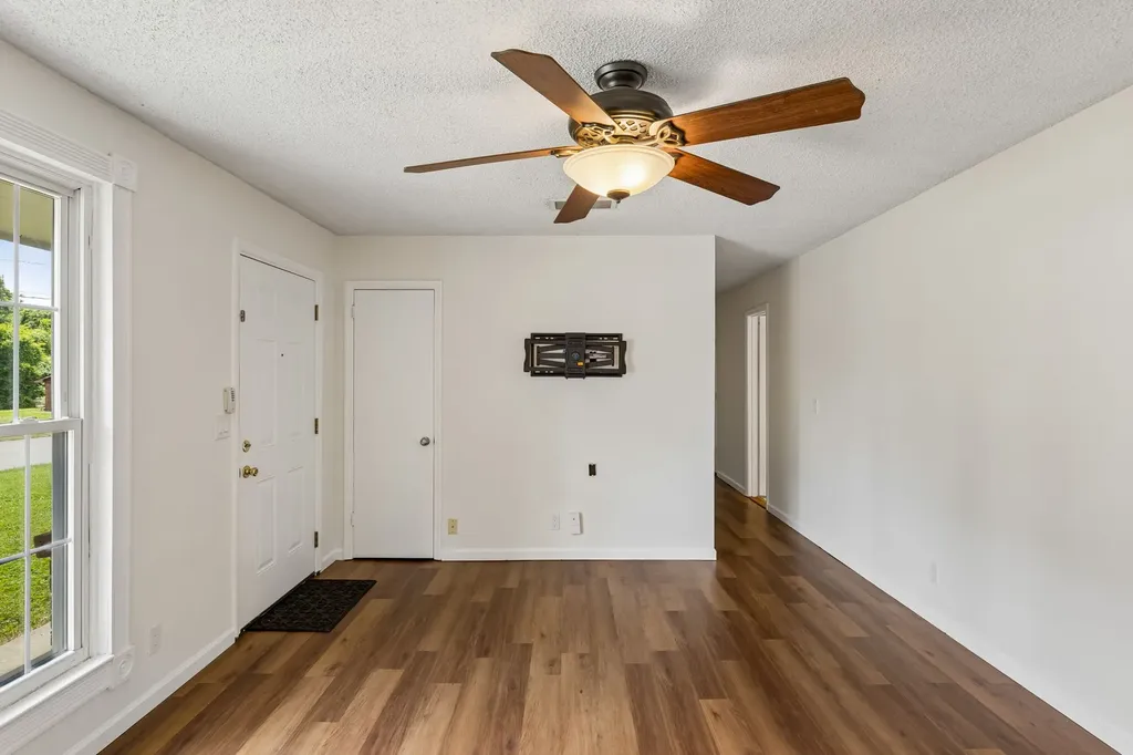 4337 Central Valley Drive Hermitage TN 37076