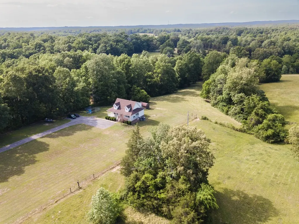 225 Sherman Road Charlotte TN 37036