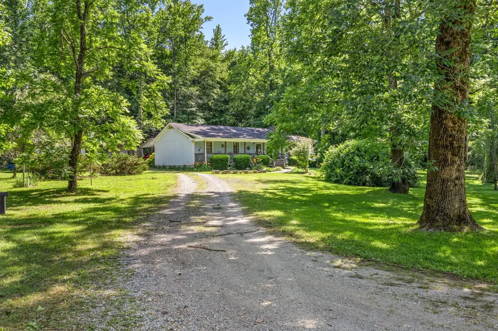 1611 Harpeth Crossing Ashland City TN 37015