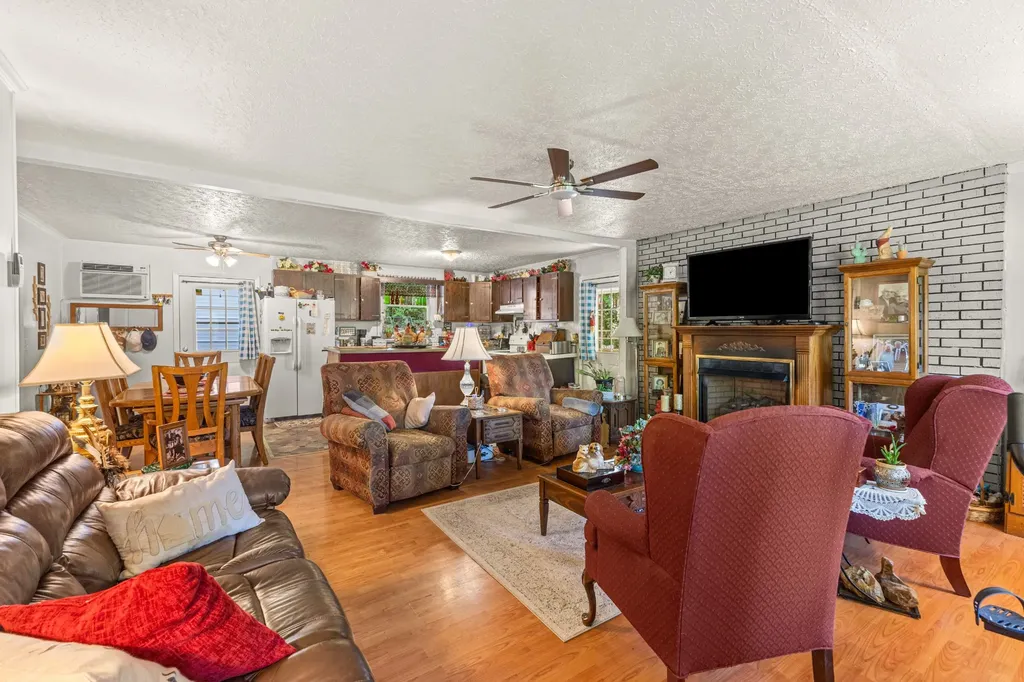 1611 Harpeth Crossing Ashland City TN 37015