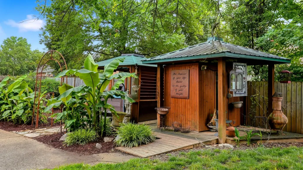 105 S Chestnut Hendersonville TN 37075