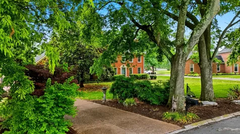 105 S Chestnut Hendersonville TN 37075