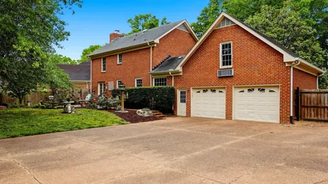 105 S Chestnut Hendersonville TN 37075
