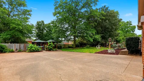 105 S Chestnut Hendersonville TN 37075