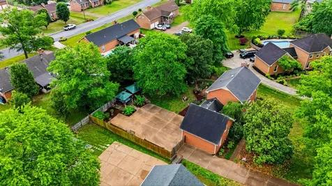 105 S Chestnut Hendersonville TN 37075