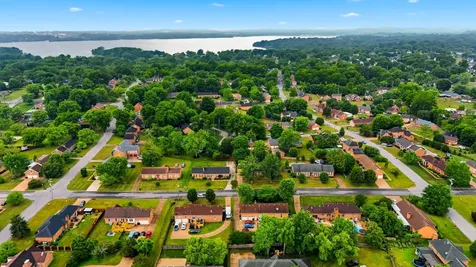 105 S Chestnut Hendersonville TN 37075
