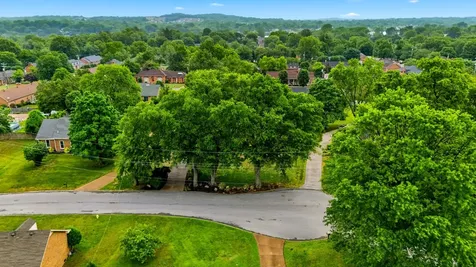 105 S Chestnut Hendersonville TN 37075