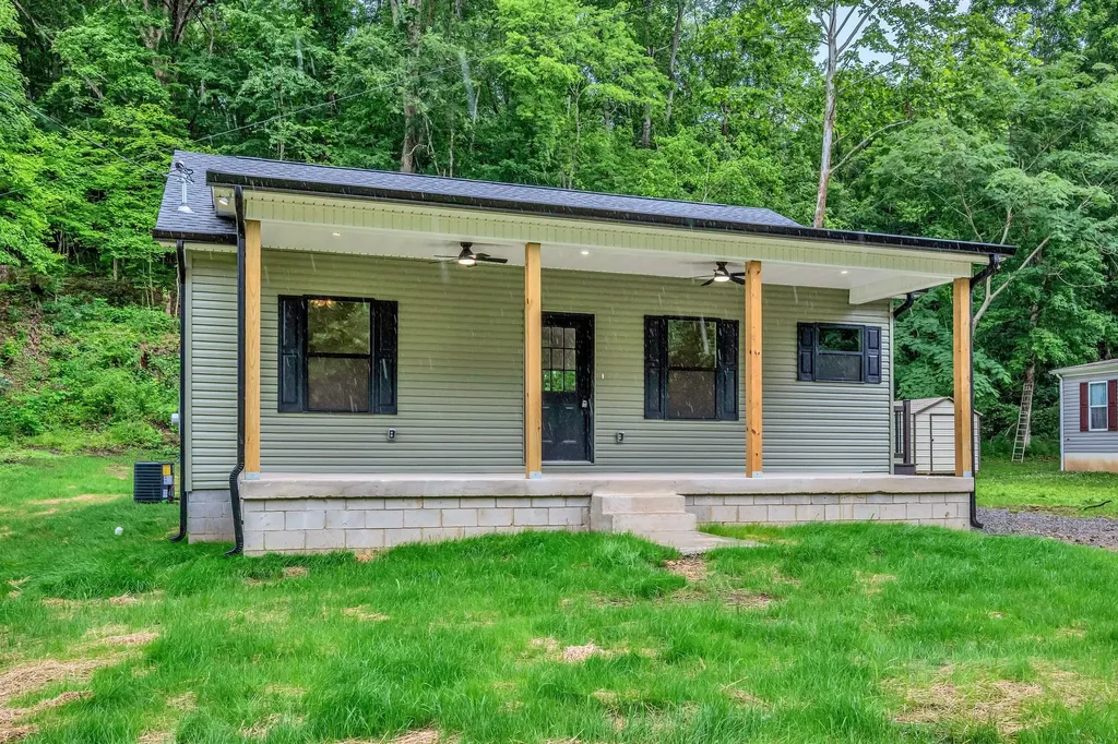 302 W Richland Avenue Waverly TN 37185
