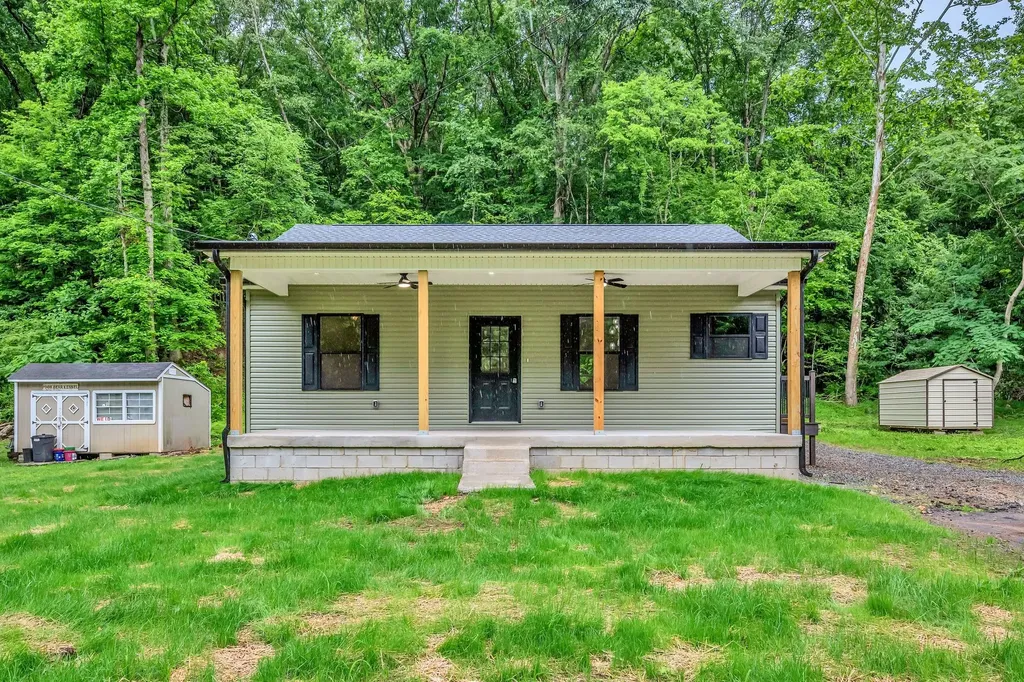 302 W Richland Avenue Waverly TN 37185