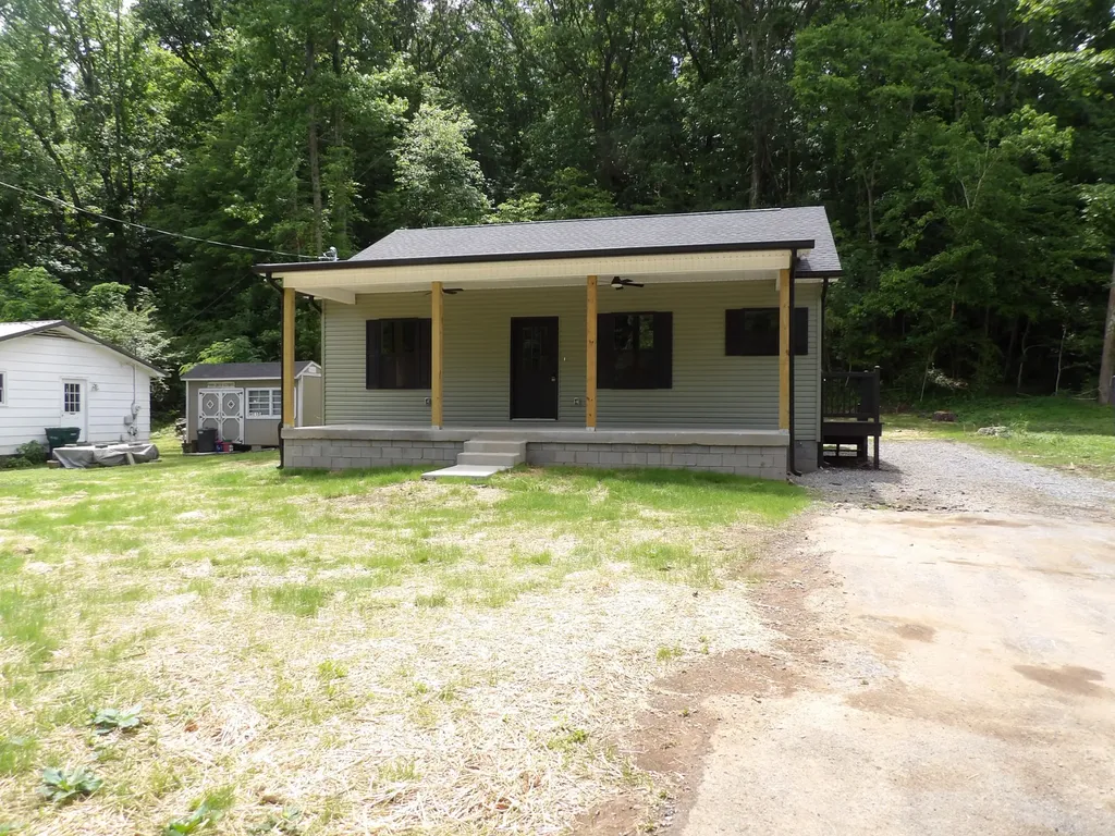 302 W Richland Avenue Waverly TN 37185