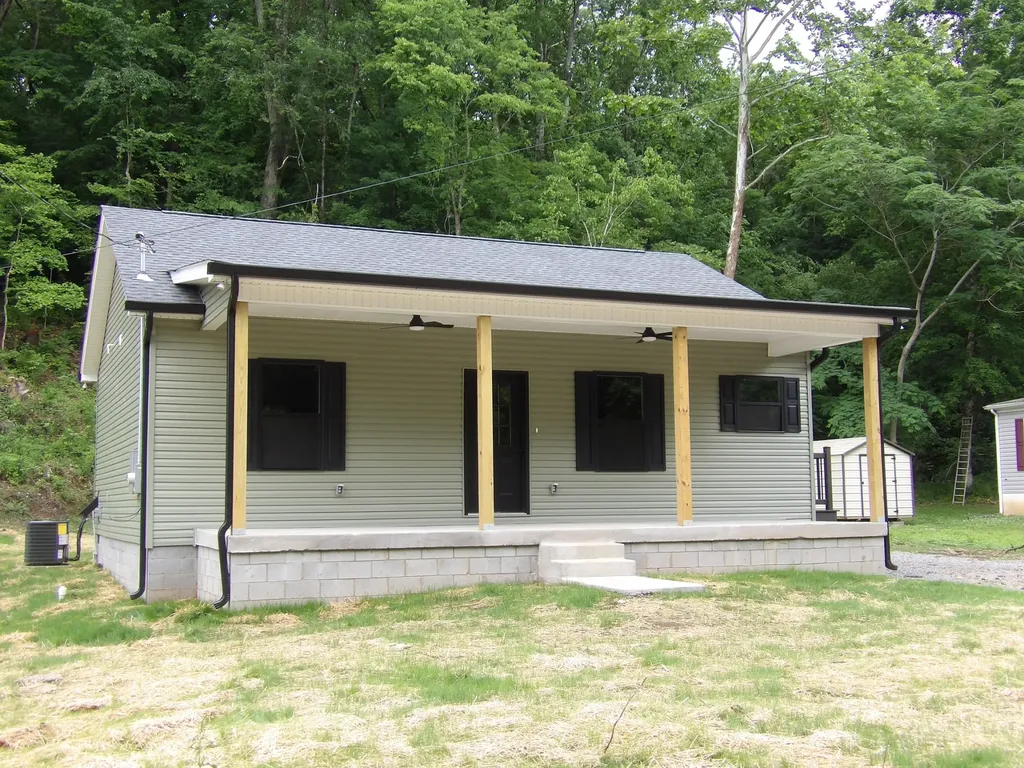 302 W Richland Avenue Waverly TN 37185