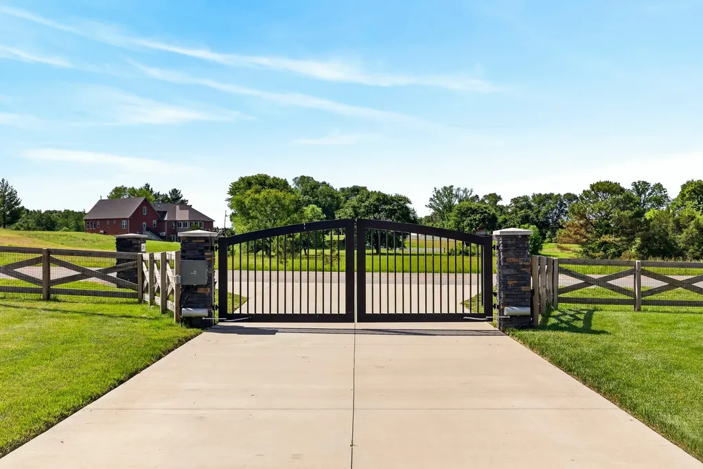 2235 Lock B Road, N Clarksville TN 37043