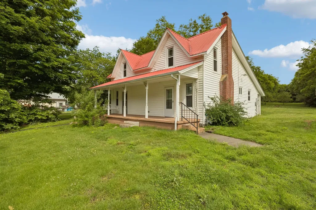 15 Sloan Branch Road Pleasant Shade TN 37145