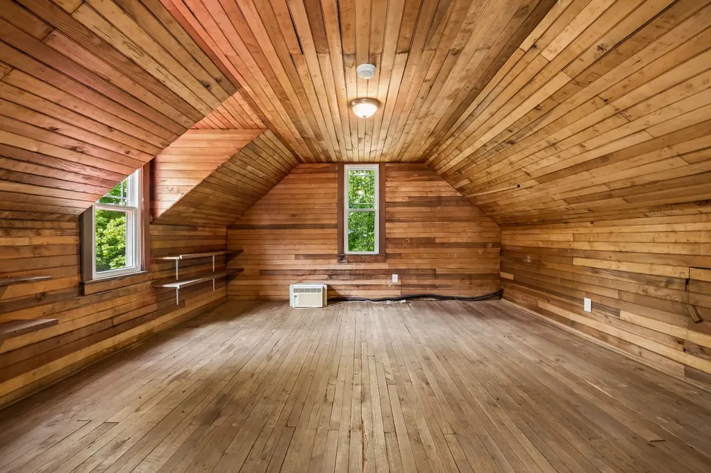 15 Sloan Branch Road Pleasant Shade TN 37145