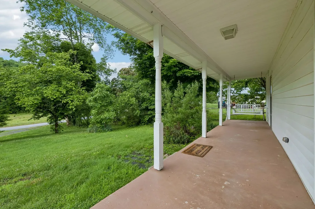 15 Sloan Branch Road Pleasant Shade TN 37145