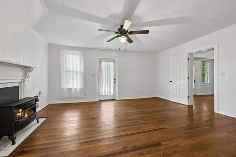 15 Sloan Branch Road Pleasant Shade TN 37145