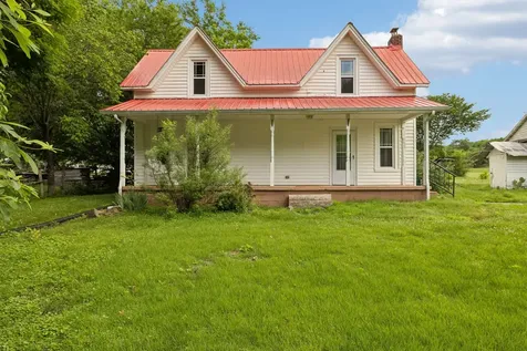 15 Sloan Branch Road Pleasant Shade TN 37145