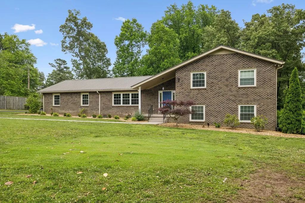 220 Lakewood Drive Tullahoma TN 37388