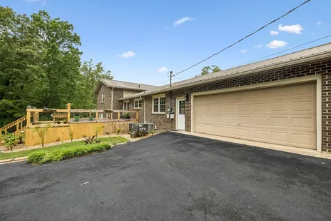 220 Lakewood Drive Tullahoma TN 37388
