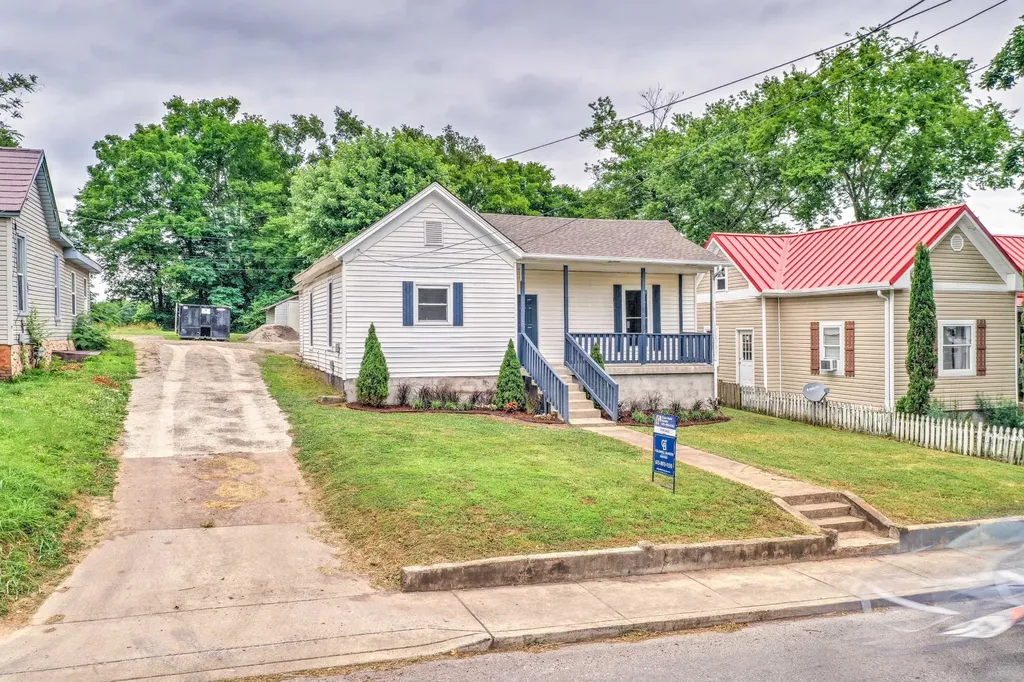 945 Clark Street Clarksville TN 37040
