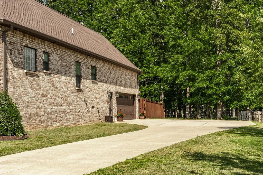 145 Bloomsbury Drive Portland TN 37148