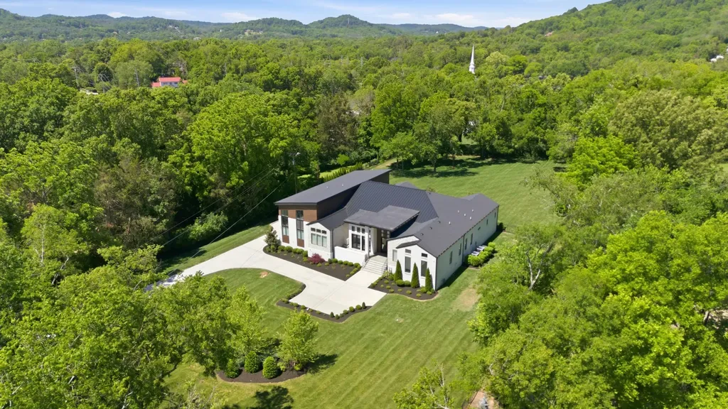 5655 Granny White Pike Brentwood TN 37027