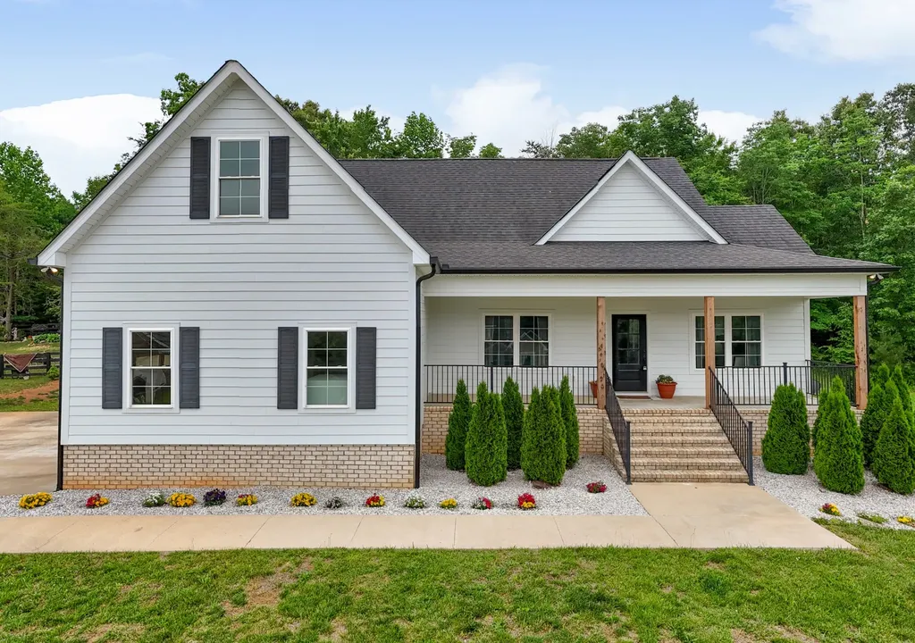 14 Hemlock Circle Burns TN 37029