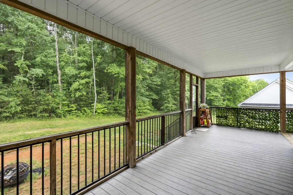 14 Hemlock Circle Burns TN 37029