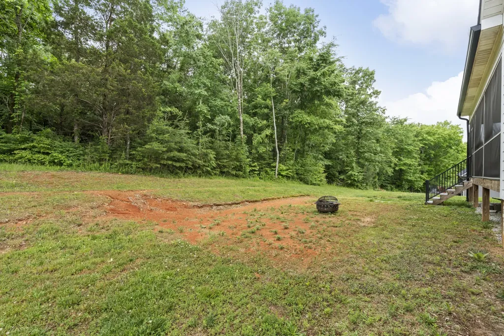 14 Hemlock Circle Burns TN 37029
