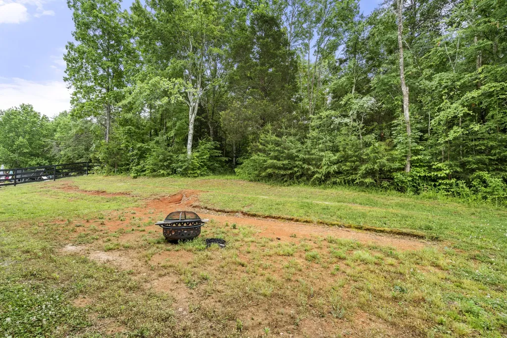14 Hemlock Circle Burns TN 37029