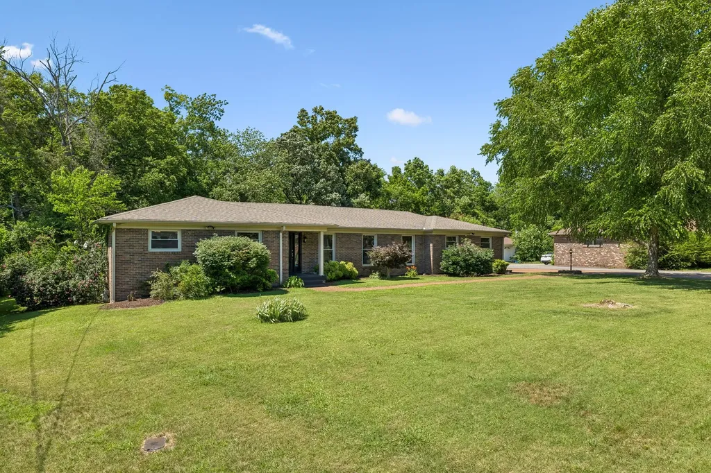 216 Bartonwood Drive Lebanon TN 37087