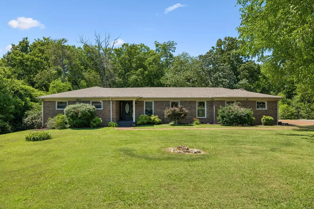 216 Bartonwood Drive Lebanon TN 37087