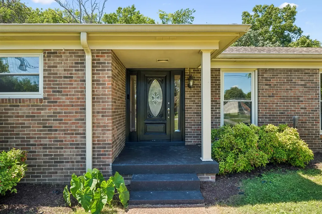 216 Bartonwood Drive Lebanon TN 37087