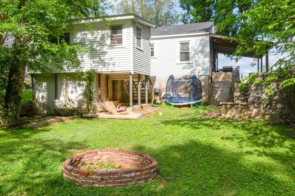 2006 Thomas Avenue Columbia TN 38401