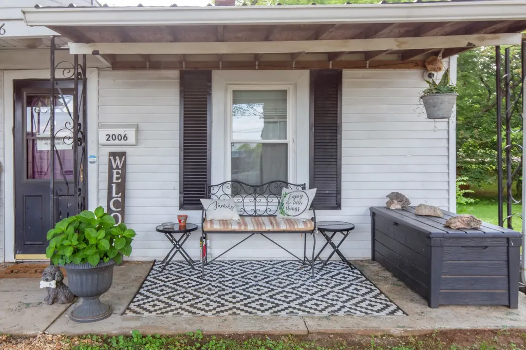 2006 Thomas Avenue Columbia TN 38401