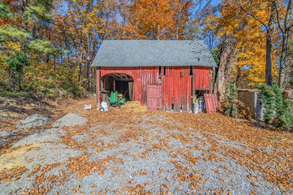 692 Possum Trot Road Grandview TN 37337
